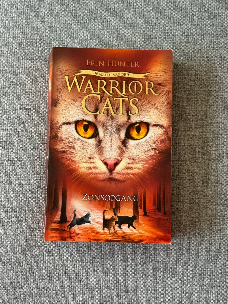 140. Boek - Erin Hunter - Warrior Cats - Zonsopgang, Enlèvement ou Envoi, Fiction, Erin Hunter, Utilisé