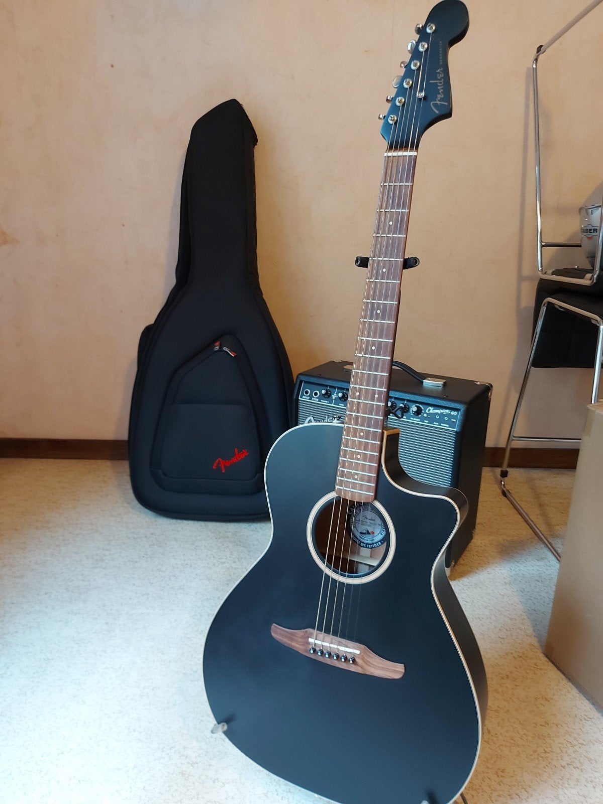 Fender Newporter special matt black, Muziek en Instrumenten, Snaarinstrumenten | Gitaren | Elektrisch, Ophalen, Zo goed als nieuw