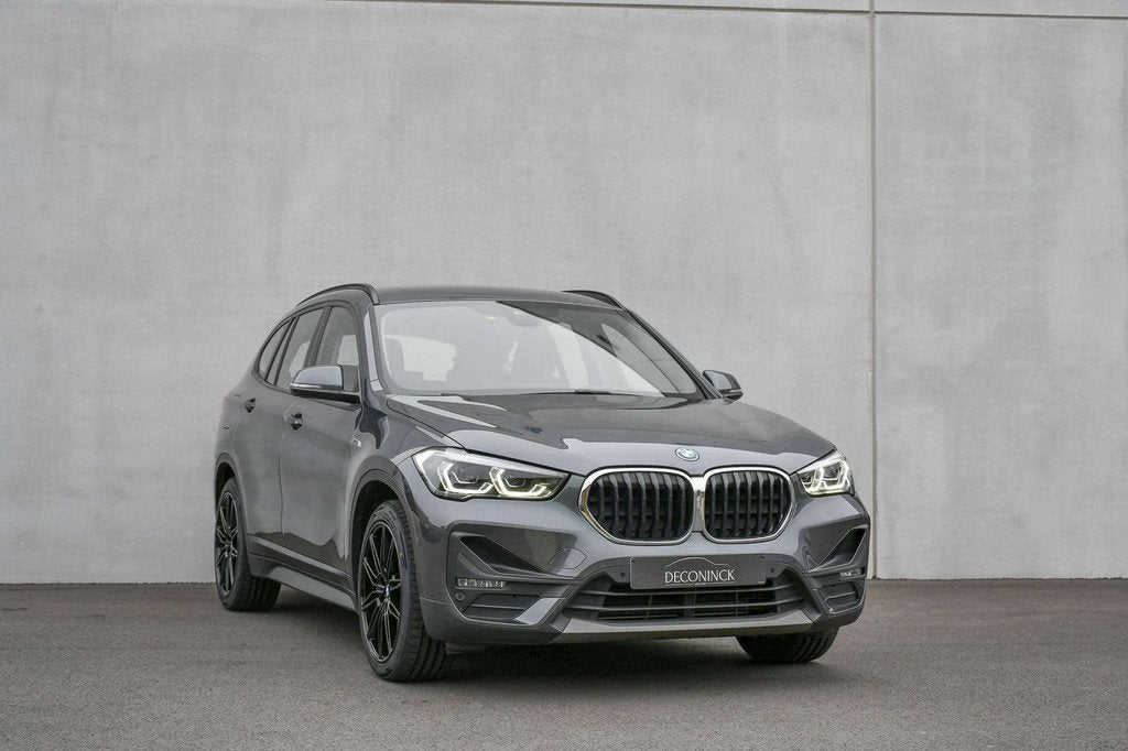 BMW X1 X1 PHEV 1.5iA *CAMERA*LEDER*LED*HEAD-UP*NAVI*CARPLAY*, Gebruikt, Leder, Bedrijf, 3 cilinders