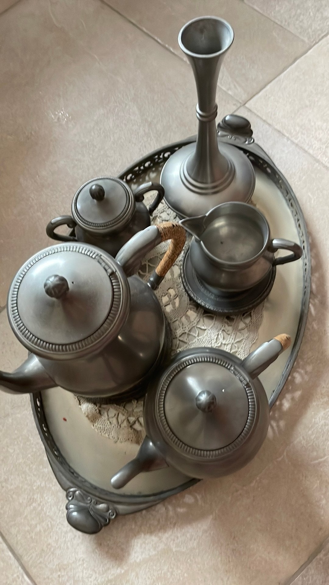 Tinnen koffie en theeset uit grootmoeders tijd, Ophalen