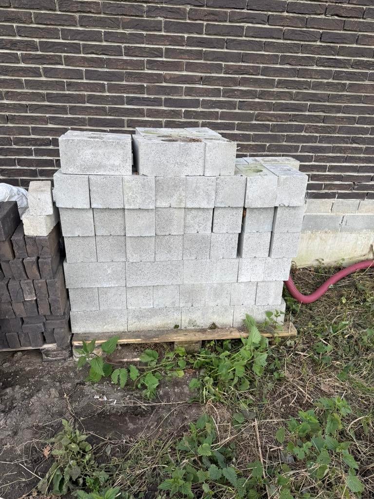 Beton blokken hol. 29x14x14xcm +/- 100stuks, Doe-het-zelf en Bouw, Metselstenen, Ophalen, Zo goed als nieuw, Beton