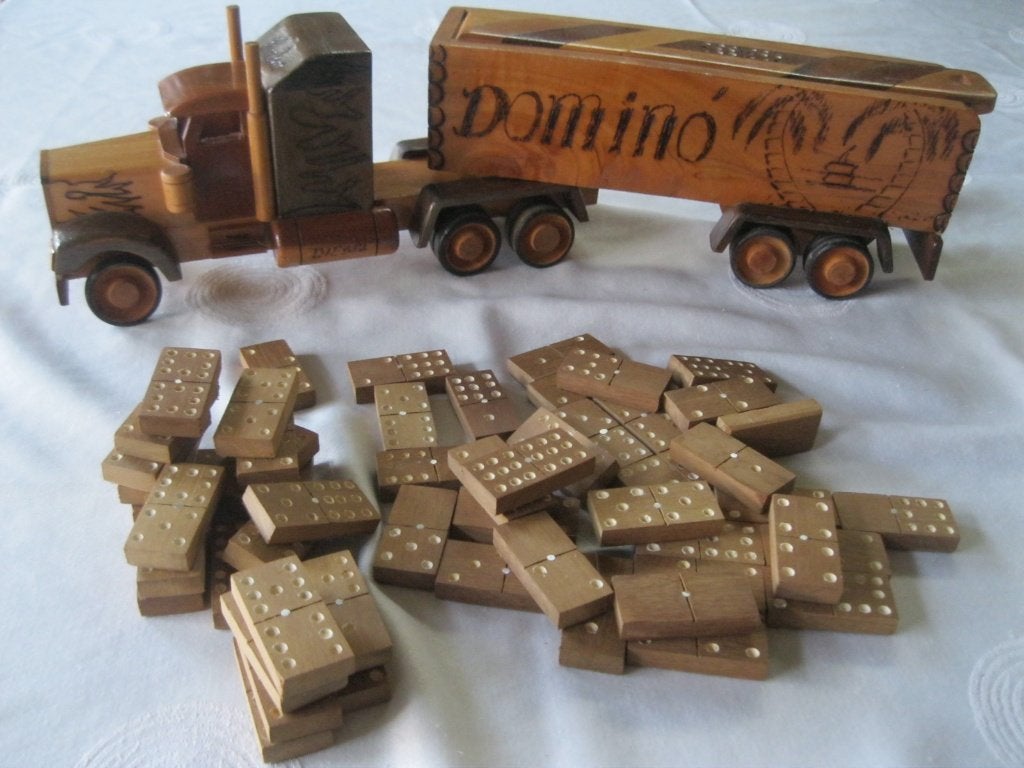 Camion en bois Domino, chef-d'œuvre fait main, Enlèvement ou Envoi, Neuf