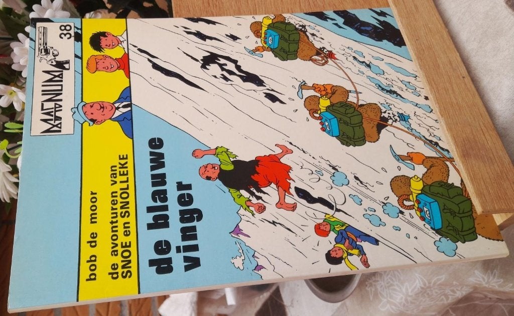 magnum nr 38   snoe en snolleke ''de blauwe vinger ', Eén stripboek, Bob De Moor, Ophalen of Verzenden, Zo goed als nieuw