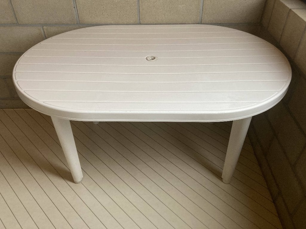 Ovale witte kunststof tuintafel 90 x 140 cm, Ophalen, Zo goed als nieuw, Ovaal, Kunststof