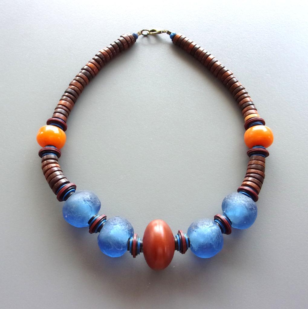 Afrikaanse ketting in glas uit Ghana, hars en exotisch hout, Handtassen en Accessoires, Kettingen, Overige materialen, Blauw, Nieuw