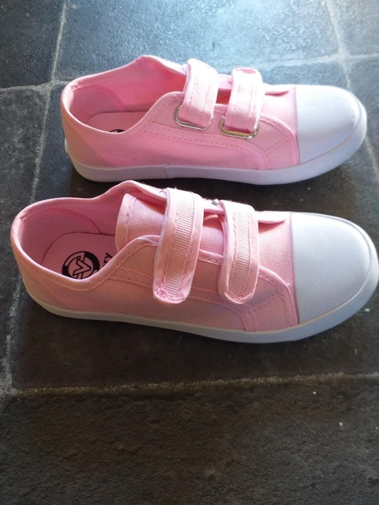 Kinderschoenen ( nieuw ) maat 31 voor 5 euro, Ophalen, Meisje, Sportschoenen, Nieuw
