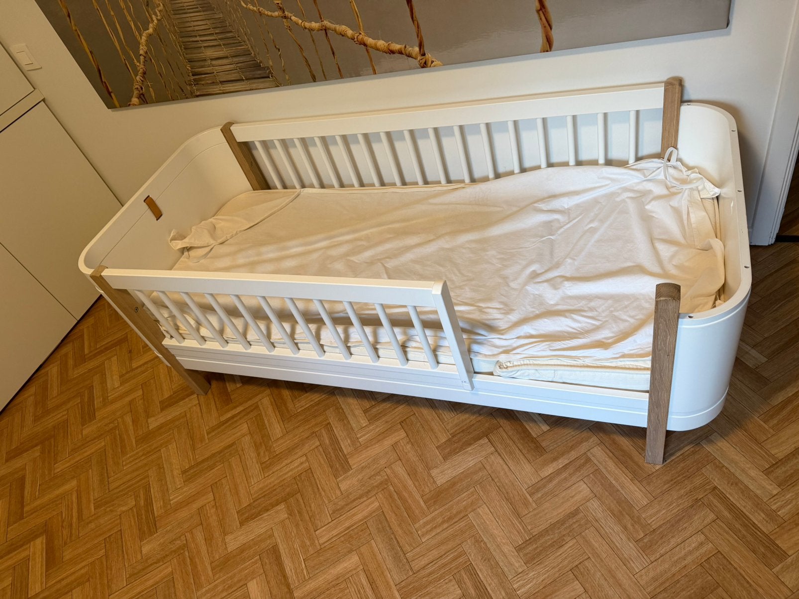 Oliver mini bed white+ oak, Ophalen, Zo goed als nieuw, Matras