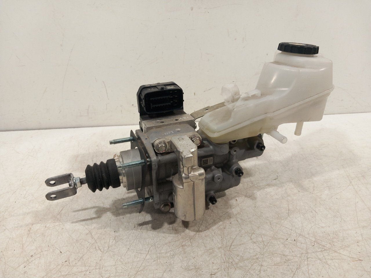 Hoofdrem cylinder Suzuki Swace, Onderdelen@venauto.nl, Van der Ven Autorecycling B.V., Ettenseweg 76, 4706 PB Roosendaal, The Netherlands