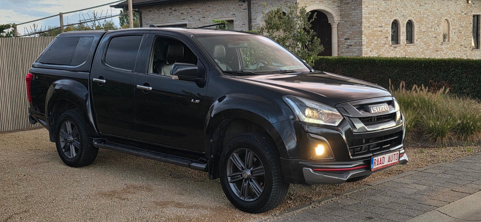 Isuzu D-MAX 1.9 _ 120kw _ automatische transmissie _ volledi, Auto's, Automaat, https://public.car-pass.be/vhr/e28043e7-f95c-4afc-8473-80256e285992