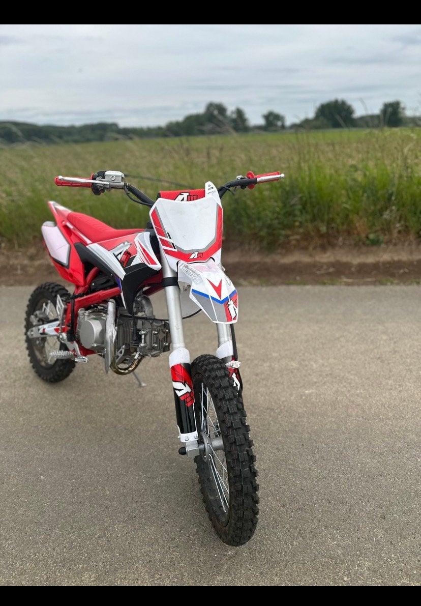 apollo thunder 140cc te koop/te ruil, Fietsen en Brommers, Ophalen, Zo goed als nieuw