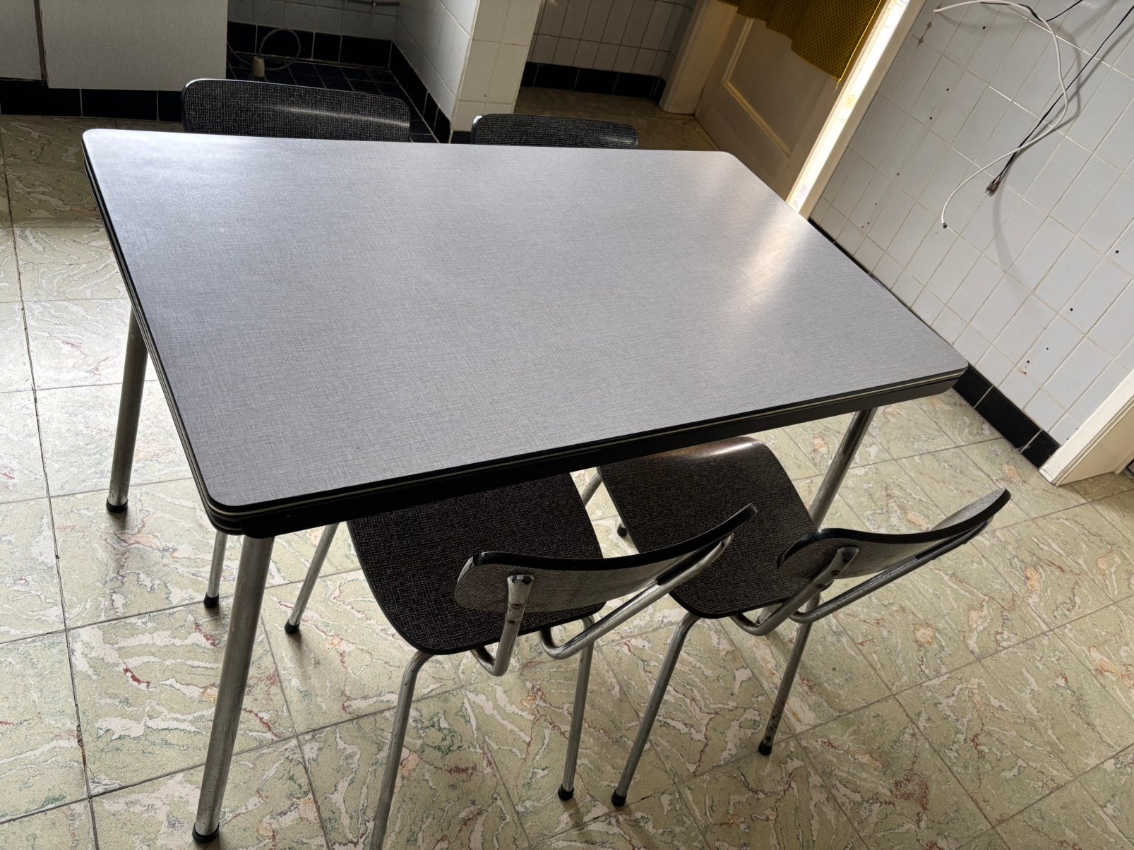 Vintage Formica keukentafel met  stoelen – Uitschuifbaar!, Antiek en Kunst, Ophalen