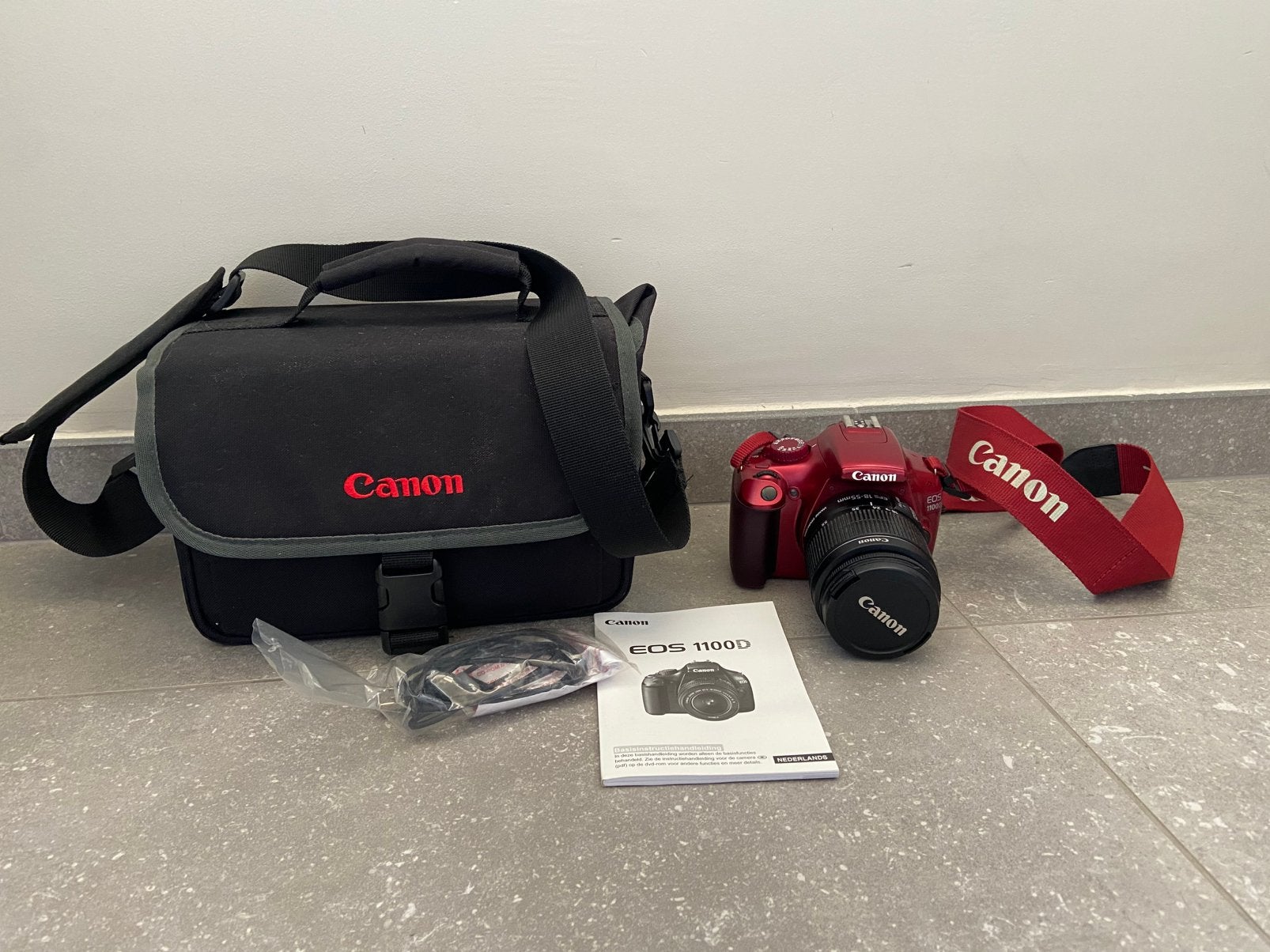 Canon Eos 1100D, TV, Hi-fi & Vidéo, Enlèvement, Comme neuf, Canon