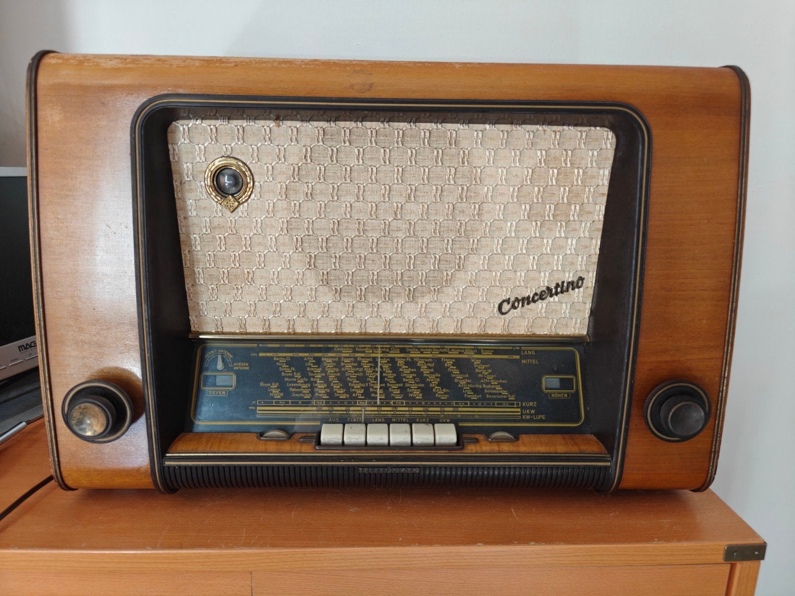 Telefunken Concertino 55 lampenradio, Antiek en Kunst, Antiek | Tv's en Audio, Ophalen