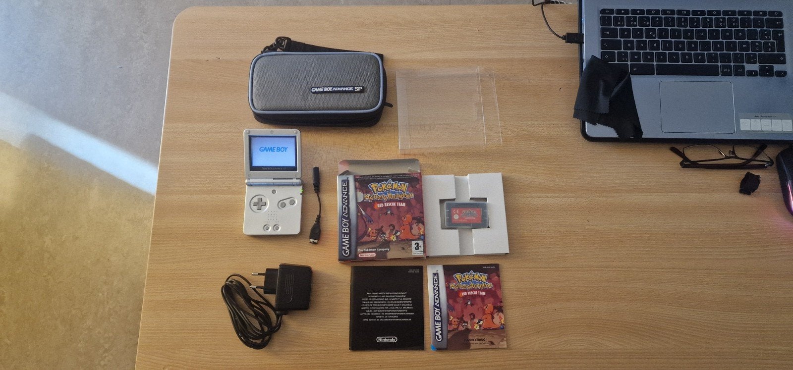 gameboy advance SP Silver met pokemon game, Ophalen of Verzenden, Gebruikt, Game Boy Advance SP, Met games