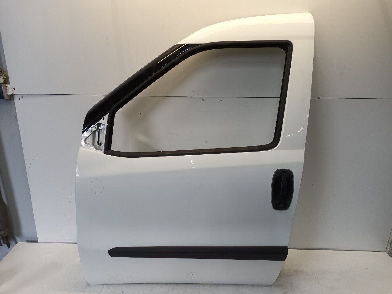 Portier links voor Fiat Doblo, Onderdelen@venauto.nl, Van der Ven Autorecycling B.V., Gebruikt, Ettenseweg 76, 4706 PB Roosendaal, The Netherlands