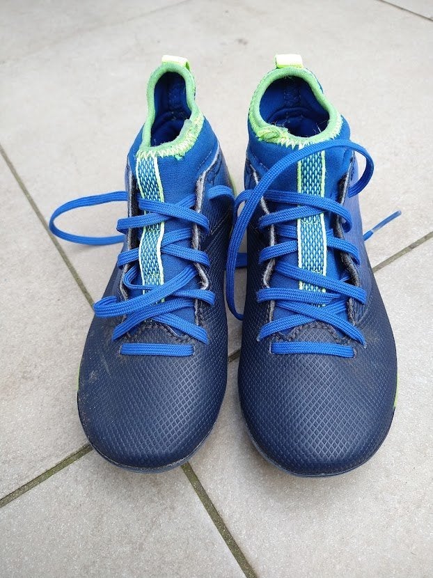 Voetbalschoenen kind kipsta decathlon maat 29, Sport en Fitness, Voetbal, Ophalen of Verzenden, Zo goed als nieuw, Schoenen