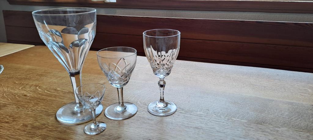 Set van 4 niet bij elkaar passende kristallen glazen in goed, Verzamelen, Swarovski, Ophalen