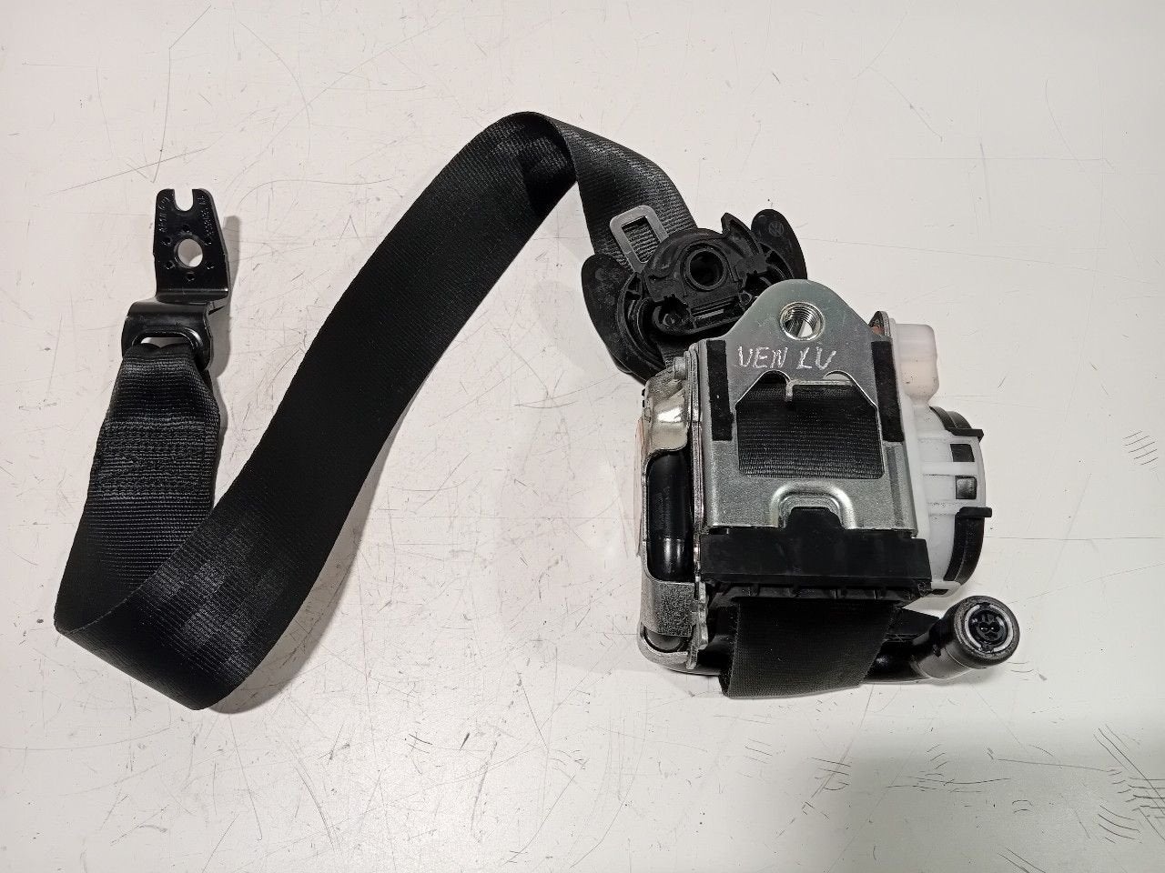 Veiligheidsgordel links voor Volkswagen Polo, Onderdelen@venauto.nl, Van der Ven Autorecycling B.V., Gebruikt, Ettenseweg 76, 4706 PB Roosendaal, The Netherlands