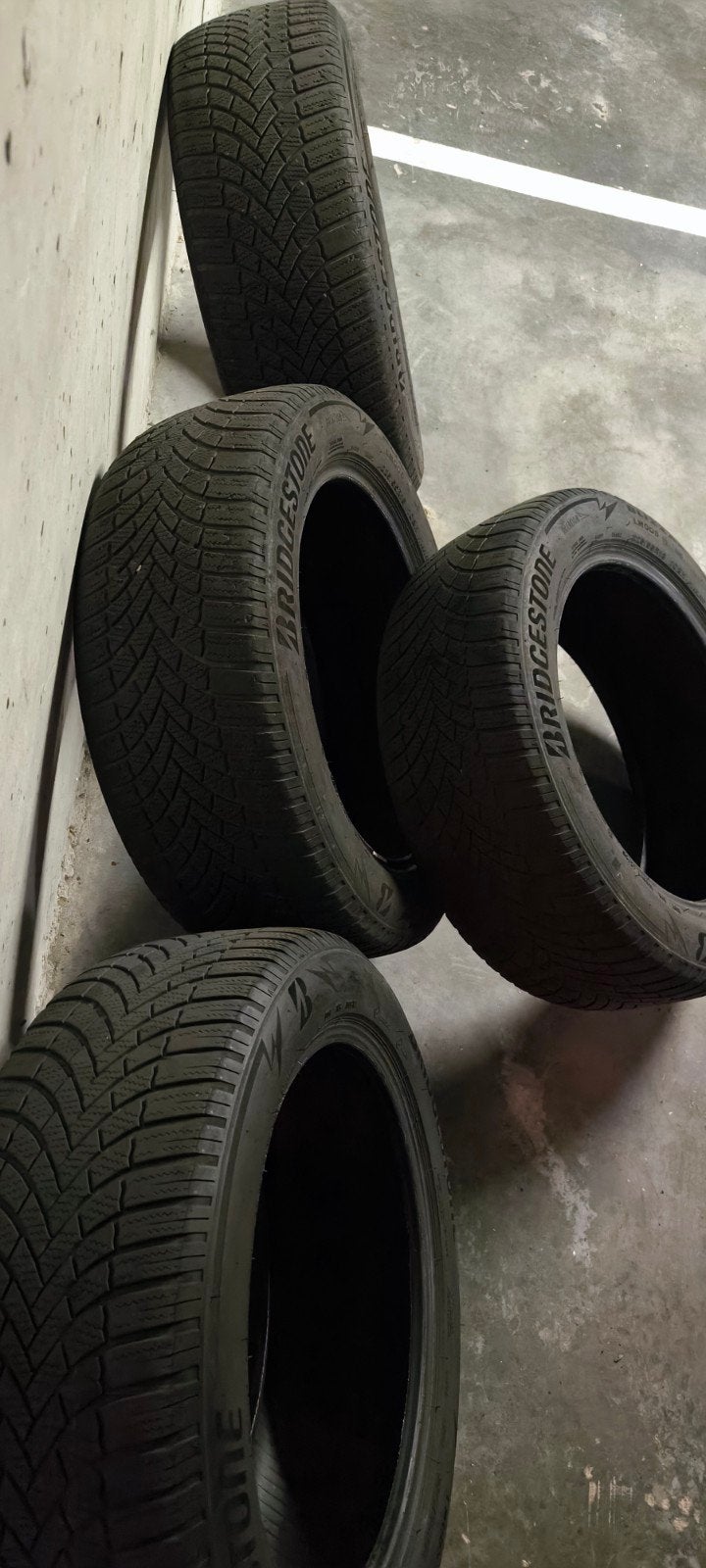 Pneus toutes saisons Bridgestone à vendre 225/55 R18. (60€), Autos : Pièces & Accessoires, Pneus & Jantes, 4 Saisons, Enlèvement
