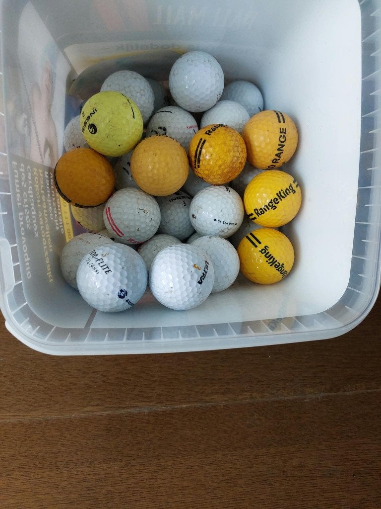 Golf bolletjes een hele emmer, Sport en Fitness, Ophalen, Gebruikt, Bal(len)