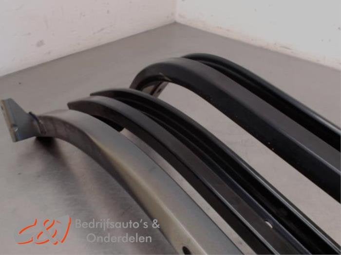 Rail porte coulissante droite d'un Peugeot Partner, -, 3 mois de garantie, Utilisé, -