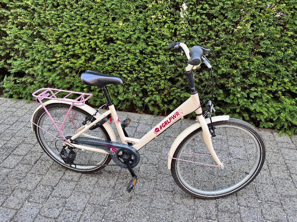Kinderfiets 24 inch crème/roze — zeer goede staat — €175, Fietsen en Brommers, Fietsen | Kinderfietsjes, Ophalen, 20 inch of meer