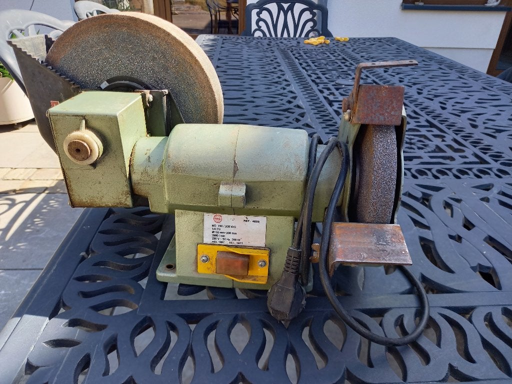 meuleuse, Enlèvement, Utilisé, Moins de 700 watts, Banc de travail