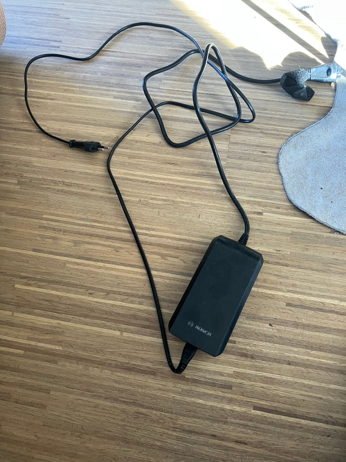 E bike battery charger 36-2 /100-240, Zo goed als nieuw