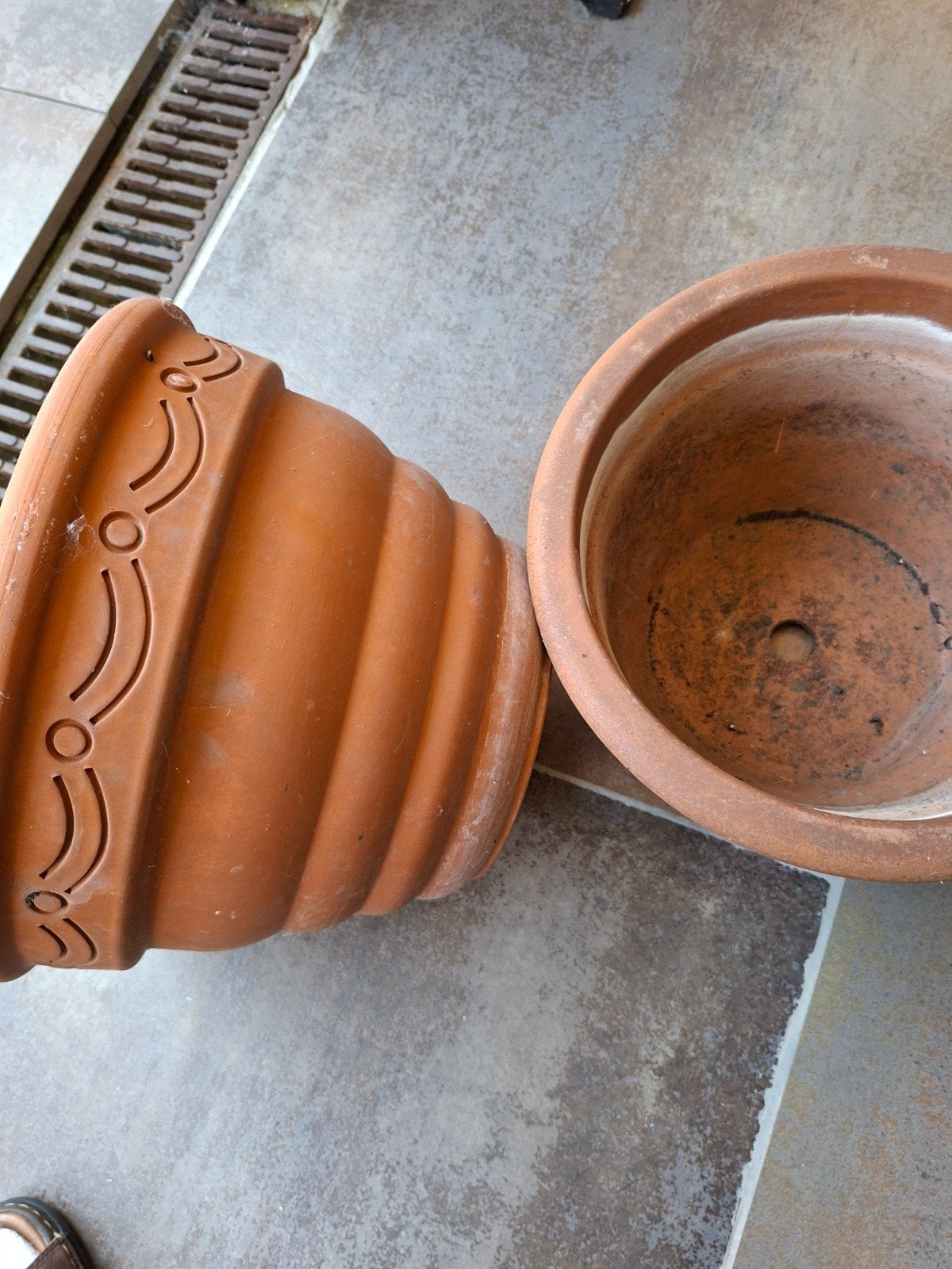 2 stenen terracotta bloempotten jaren 1950, Tuin en Terras, Ophalen, Steen, Gebruikt, Balkon