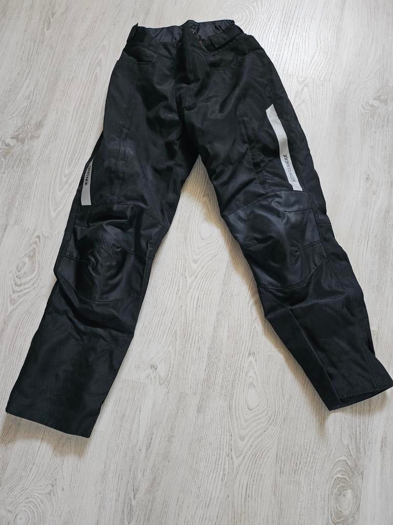 Moto broek 4 seizoen, Ophalen