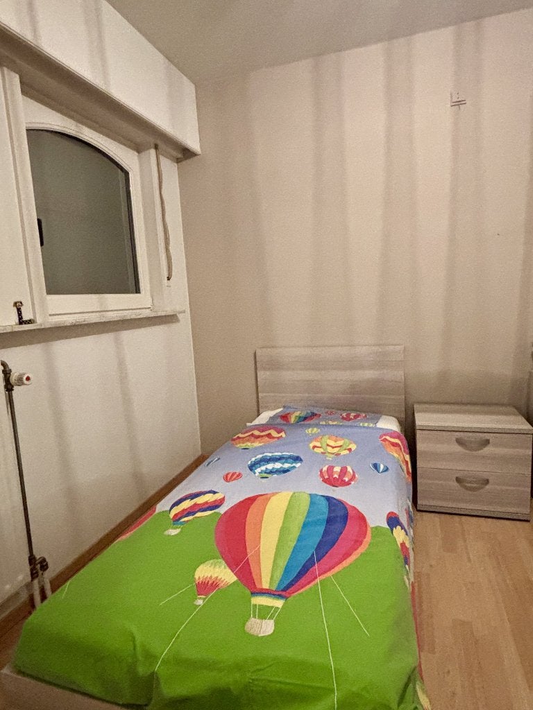 Bed met nachtkastje, Ophalen, Eenpersoons, 210 cm, Neutraal