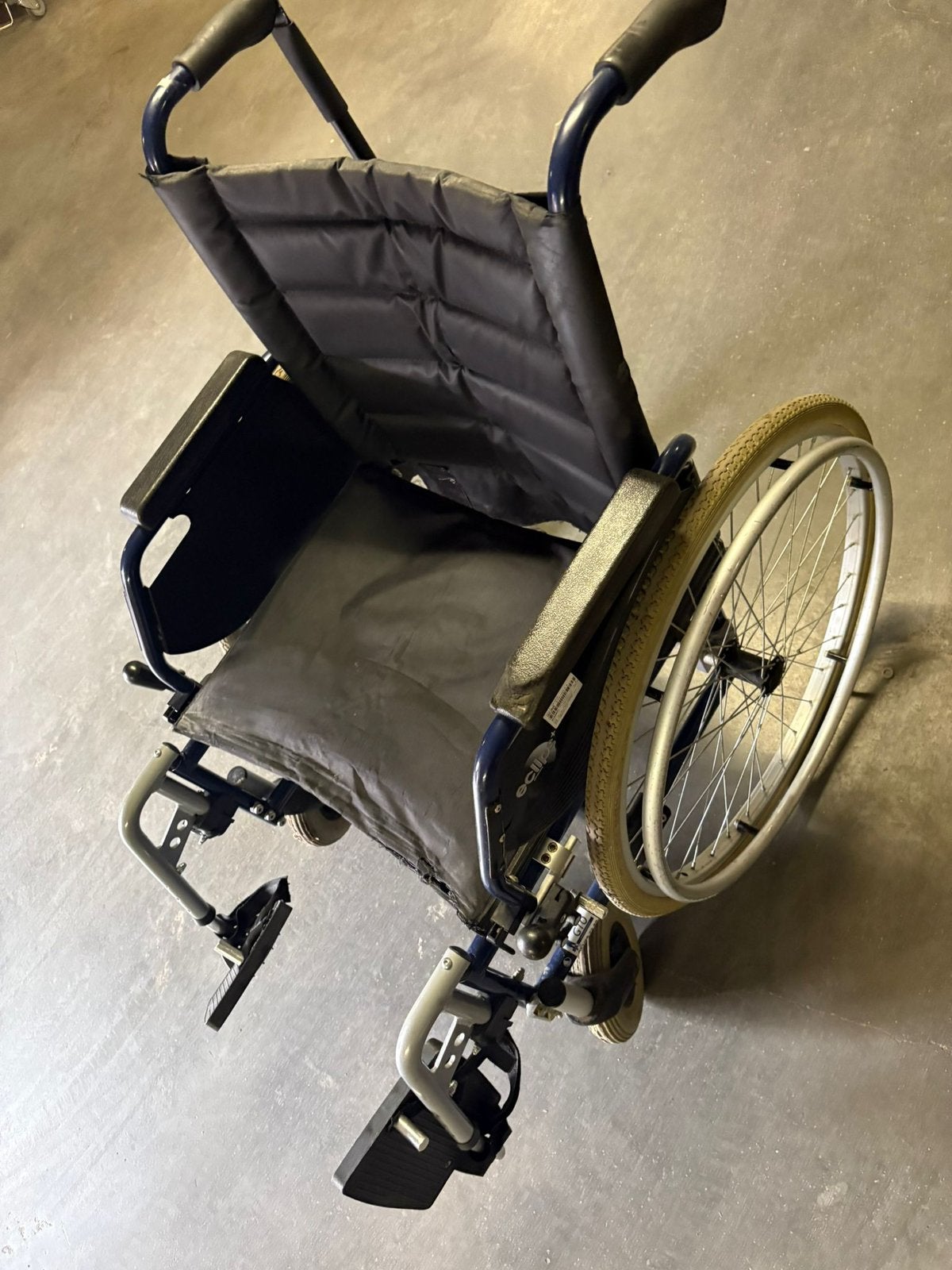 Chaises roulantes, Enlèvement ou Envoi, Comme neuf