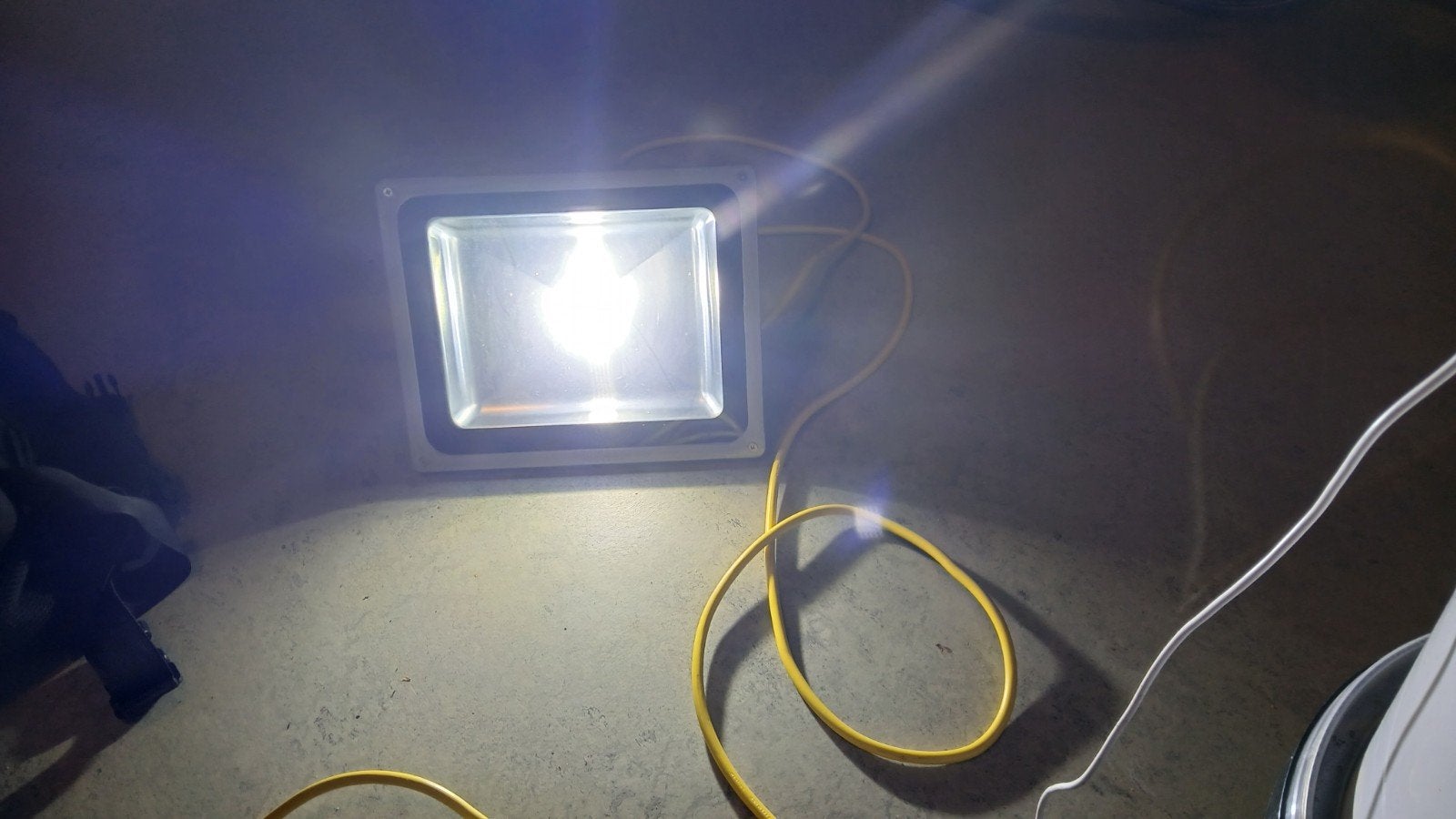 lampe de poche LED, Bricolage & Construction, Éclairage de chantier, Enlèvement ou Envoi, Utilisé, 50 à 200 watts, Lampe avec luminaire