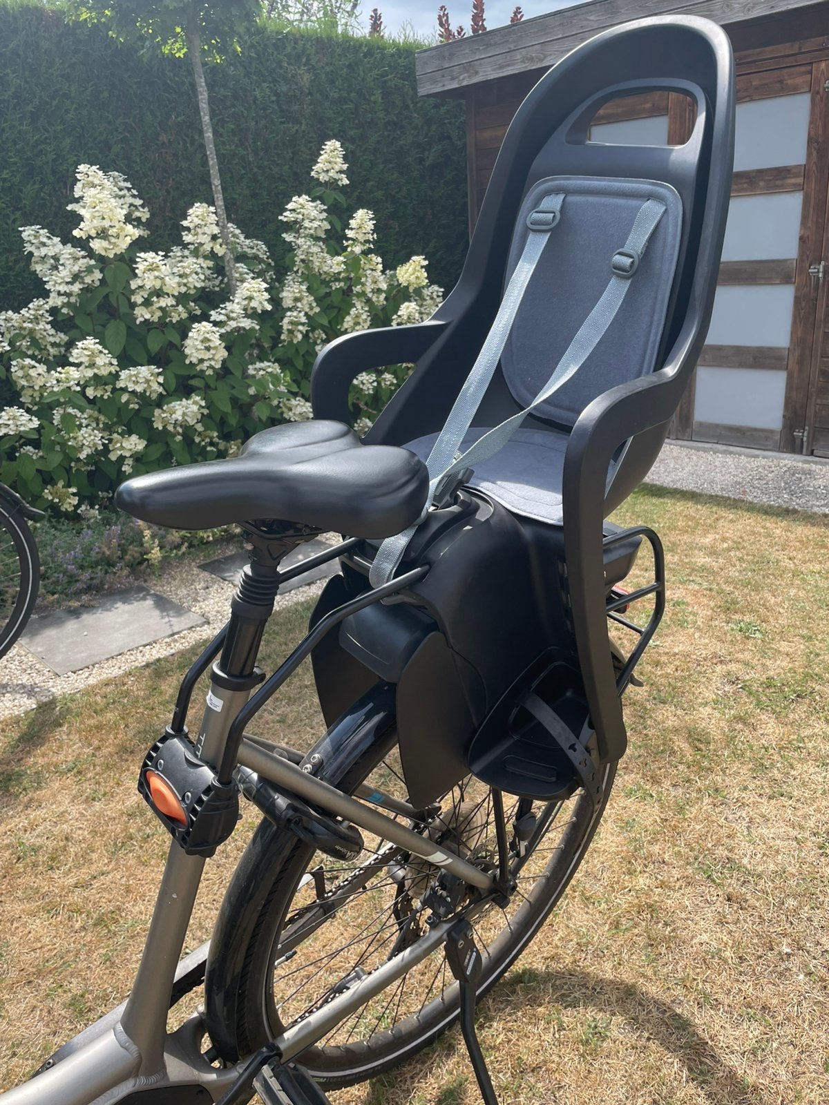 Fietsstoeltje met framebevestiging, Ophalen, Zo goed als nieuw, Achterzitje, Voetsteuntjes