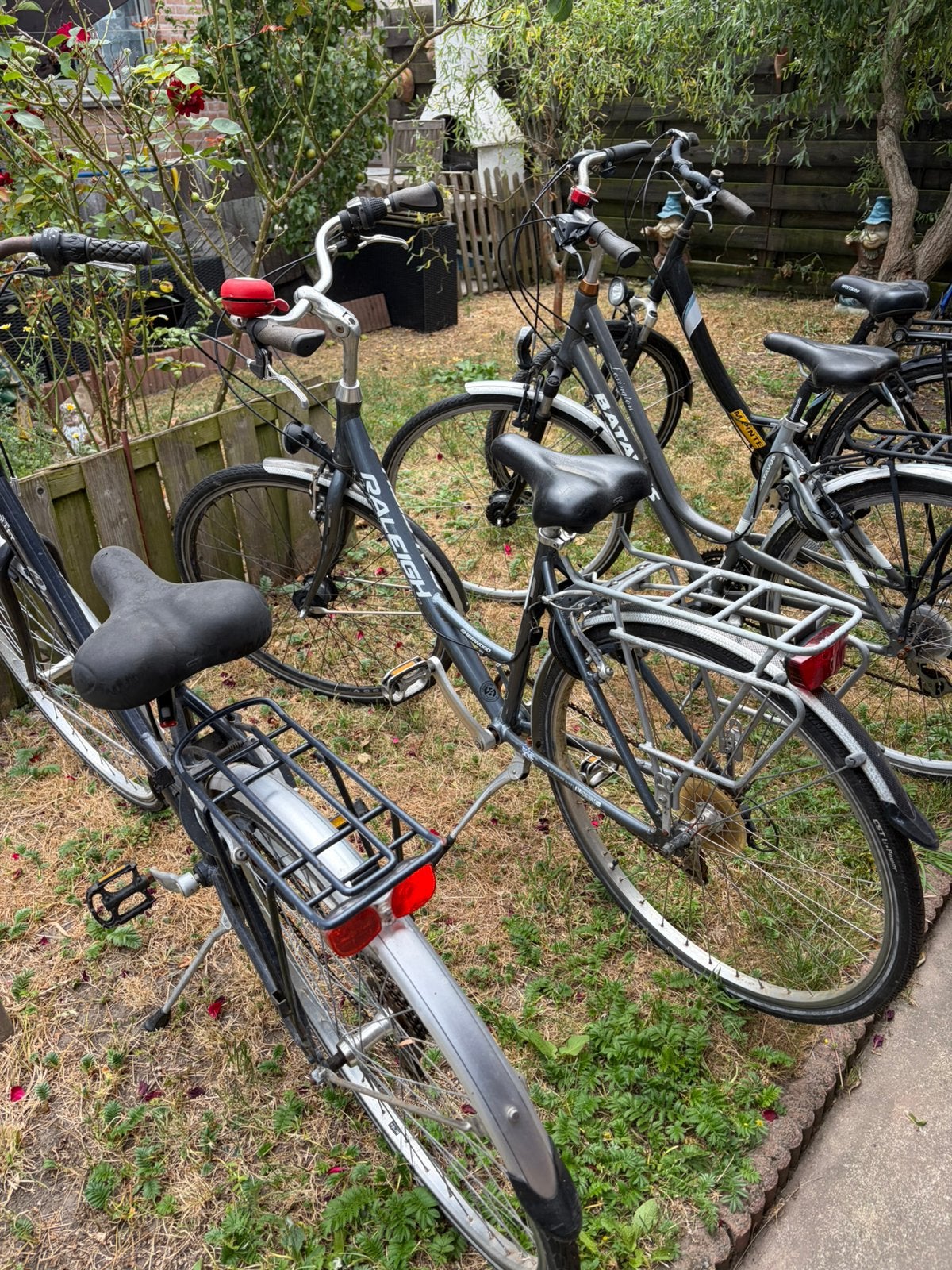 4 damesfietsen met extra onderdelen, Ophalen, Zo goed als nieuw