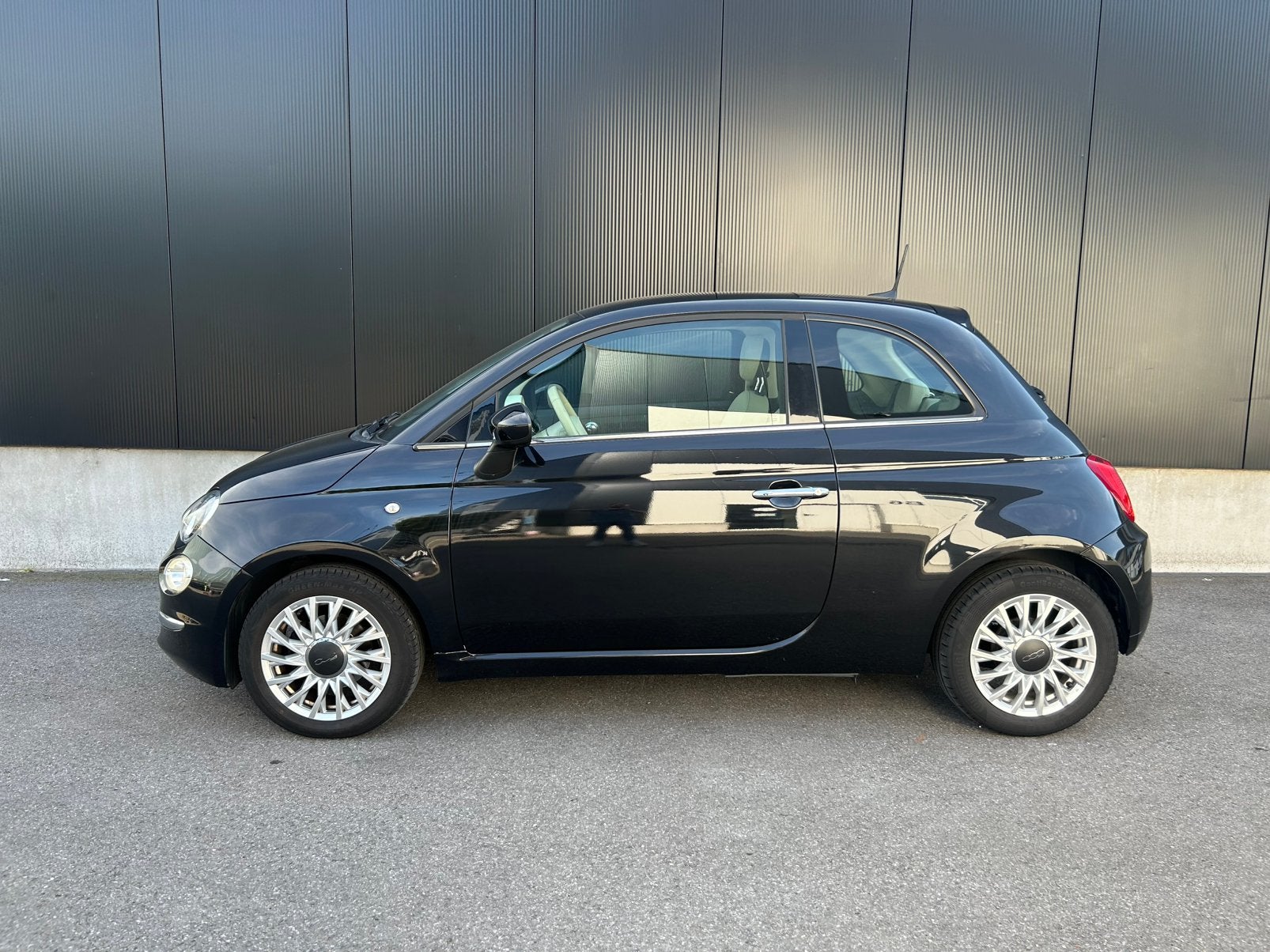 Fiat 500 1.2i / Airco / Navigatie / 56000km / 1ste eigenaar, Auto's, Fiat, Parkeersensor, Leder en Stof, Zwart, Bedrijf