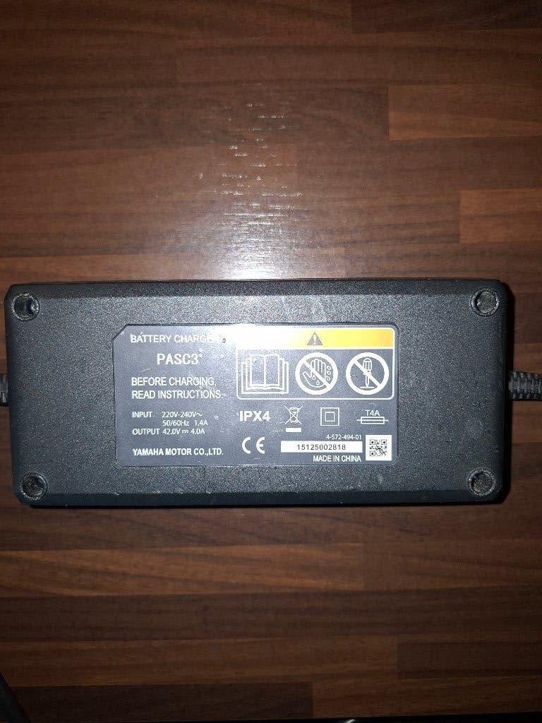 Oplader elektrische fiets, Fietsen en Brommers, Fietsaccessoires | Fietsaccu's, Ophalen, Gebruikt