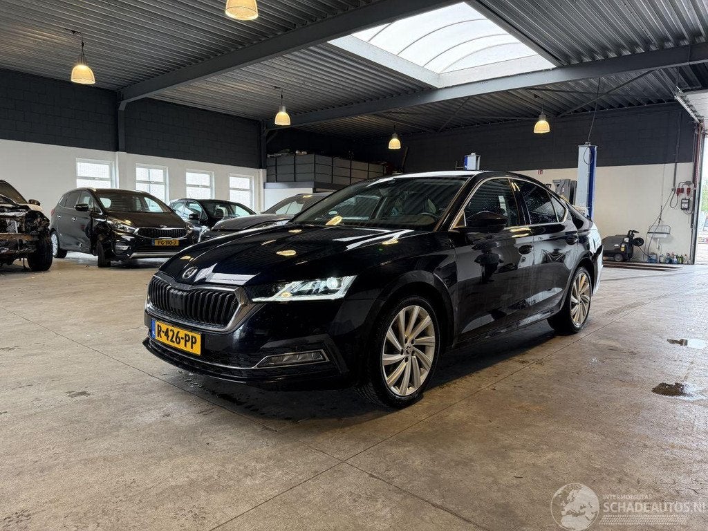 Skoda Octavia 1.5 TSI First Edition, Infoline@skoda-auto.cz, Boîte manuelle, Berline, Brun
