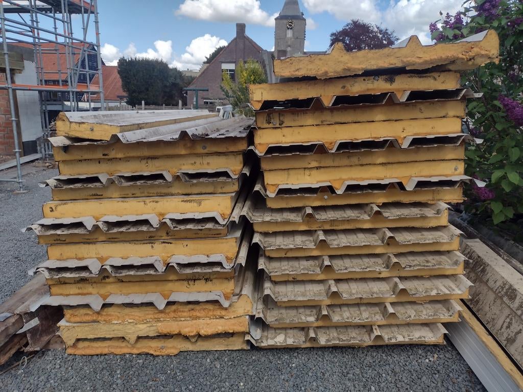 24 stuks Sandwichpanelen Dak (96m²) – 80mm isolatie, Doe-het-zelf en Bouw, Gebruikt, Hardschuim (Pir), 15 m² of meer, 8 tot 12 cm