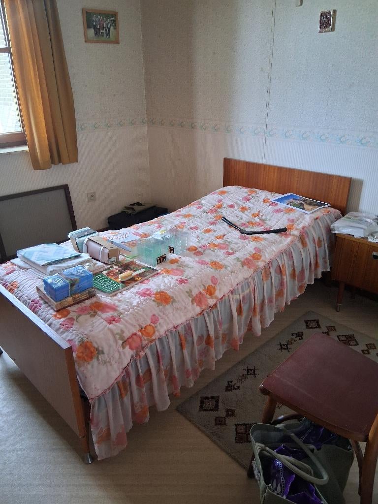 Vintage 1 pers bed en nachtkastje, Huis en Inrichting, Slaapkamer | Bedden, Ophalen, Overige materialen, Gebruikt, 90 cm