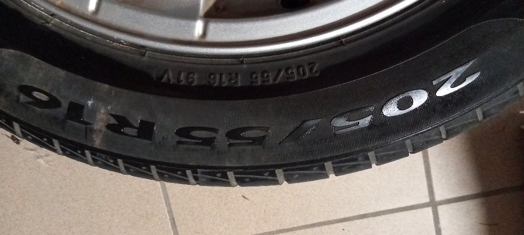 Volvo C30/S40/V50 met Pirelli Cinturato P1 Banden+ velgen, Ophalen, Gebruikt, 16 inch, Banden en Velgen