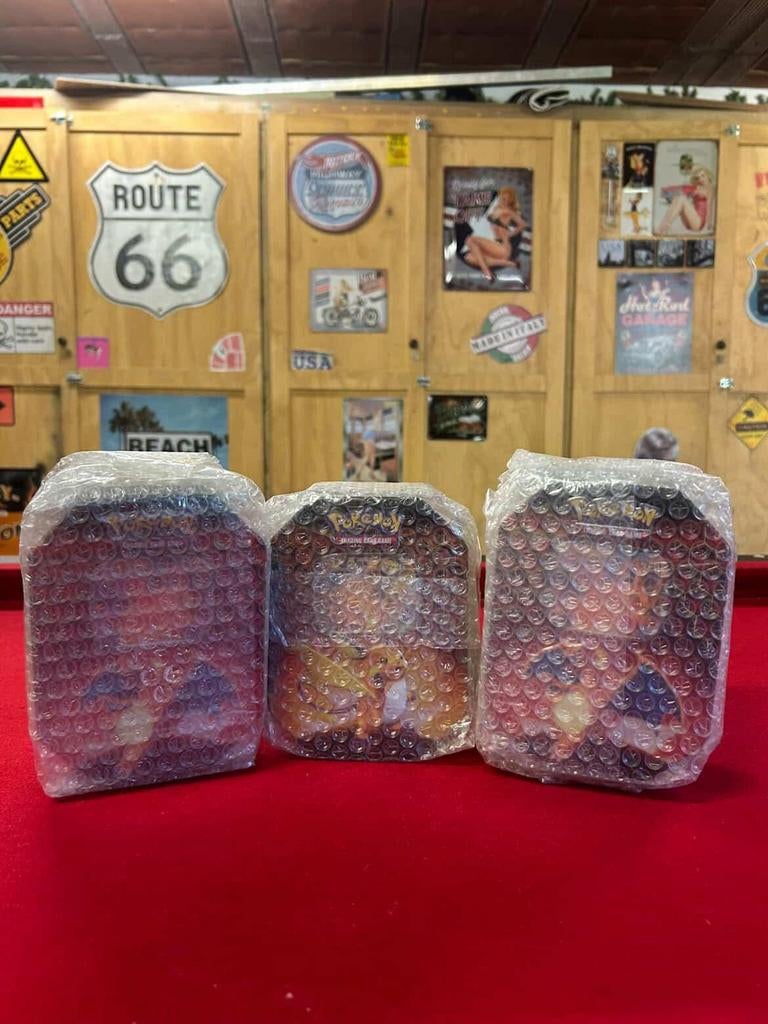 3x hidden fates tin, Hobby en Vrije tijd, Verzamelkaartspellen | Pokémon, Ophalen of Verzenden