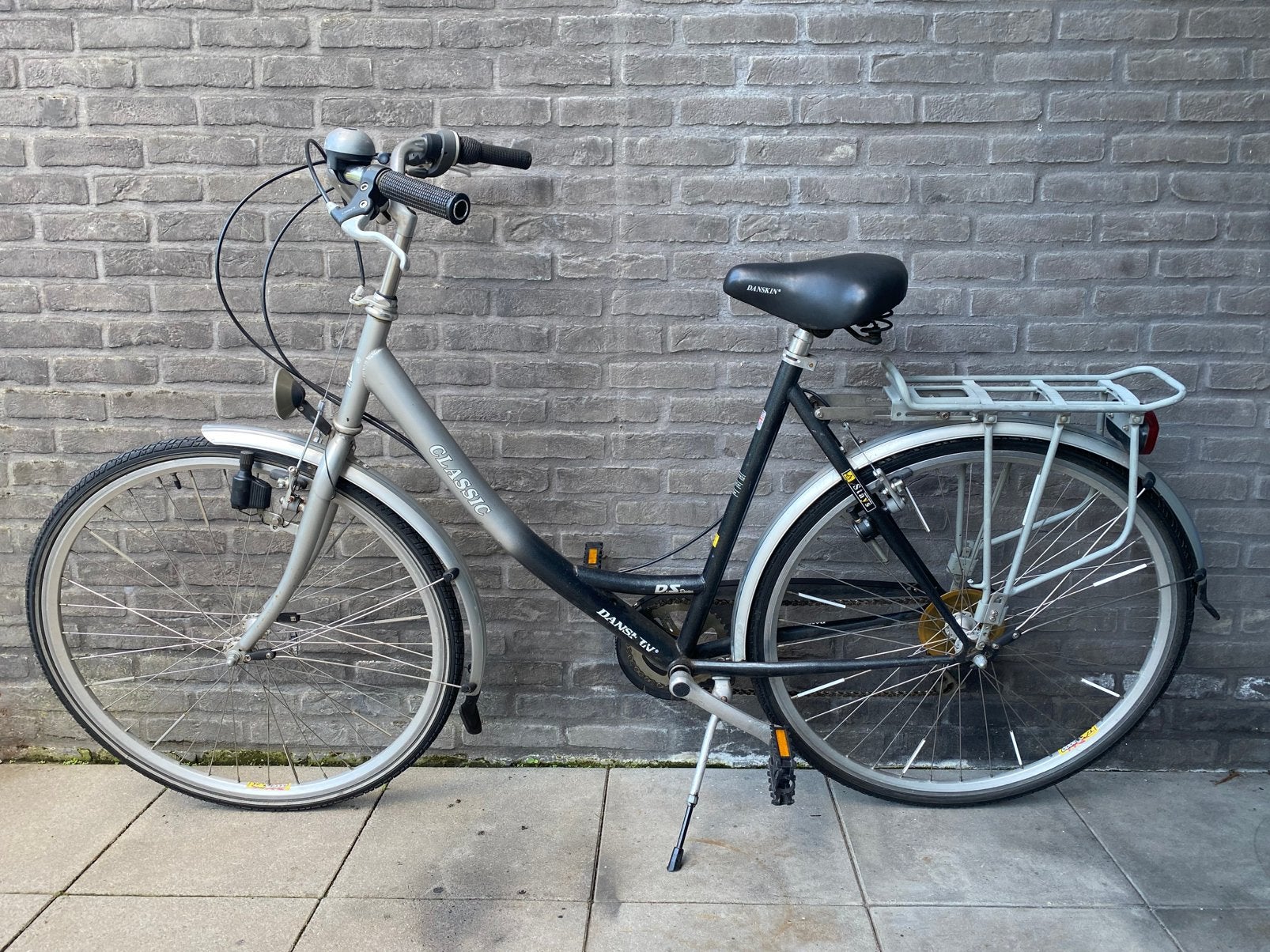 Damesfiets 28 inch in goede staat met nieuw banden,6 versn, Fietsen en Brommers, Ophalen of Verzenden, Zo goed als nieuw, Versnellingen