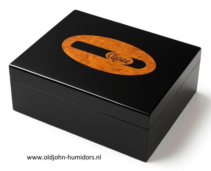 HUMIDOR MAT ZWART MET SIGAAR LOGO VOOR 50 SIGAREN       h33, Envoi, Neuf, Boite à tabac ou Emballage