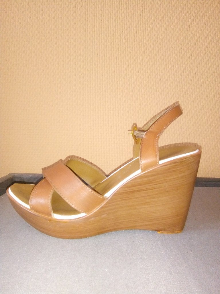 bruine damesschoenen / sandalen sleehakken, maat 39, Ophalen of Verzenden, Gedragen, Sandalen of Muiltjes