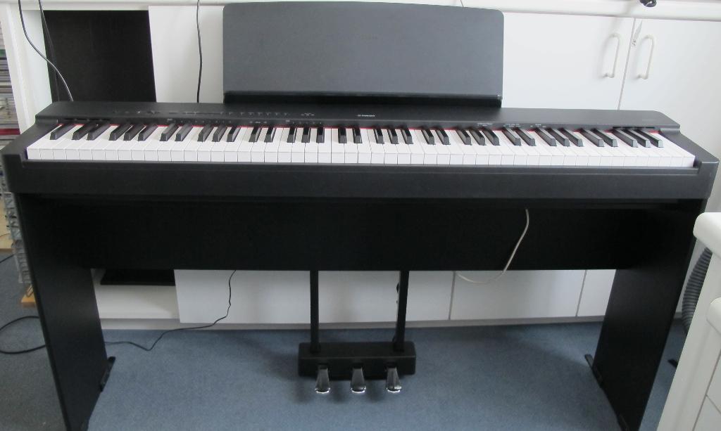 Yamaha p225 digitale piano, Muziek en Instrumenten, Piano's, Ophalen, Zwart, Digitaal, Zo goed als nieuw