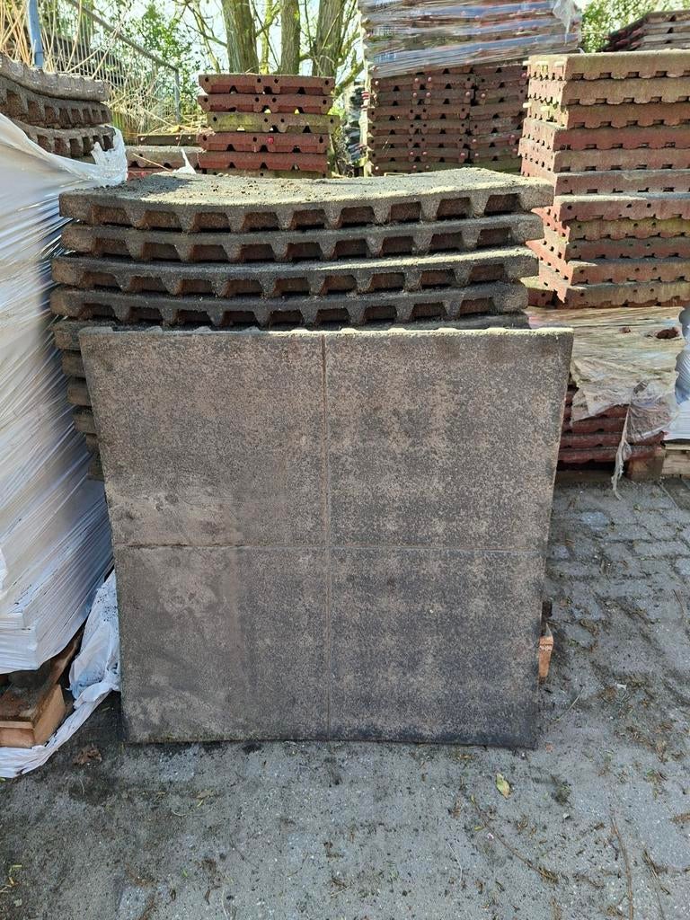 47 rubberen tegels 100x100x6 cm staltegels stalmatten