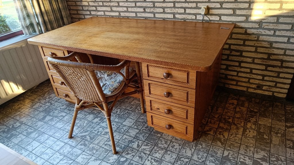 Grote bureau met 2 ladenblokken, Enlèvement, Utilisé