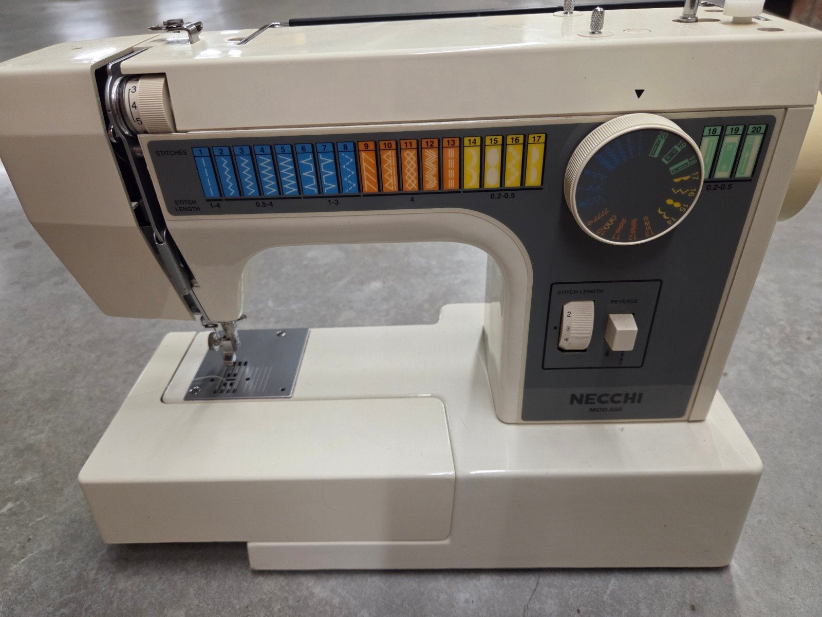 Neshhi 559 naaimachine, Enlèvement, Machine à coudre