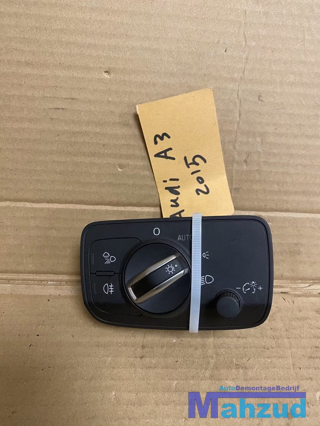 AUDI A3 8V Licht schakelaar 2012-2020 8V0941531AA, AUDI AG, Auto-Union-Strasse 1
85045  Ingolstadt, DE, Audi, Utilisé